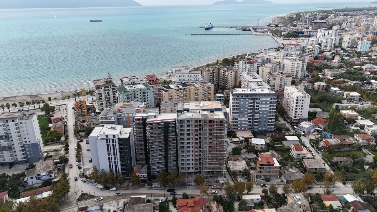 Апартаменты Vlora с видом на море на продажу в Лунгомаре